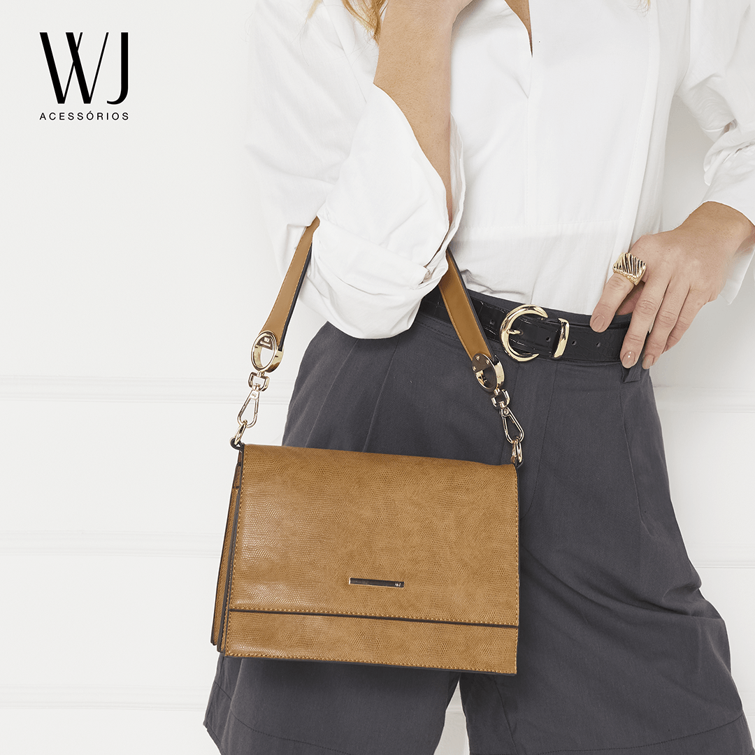 Bolsa tiracolo feminina WJ cor caramelo em material sintético com alça removível e ferragens douradas